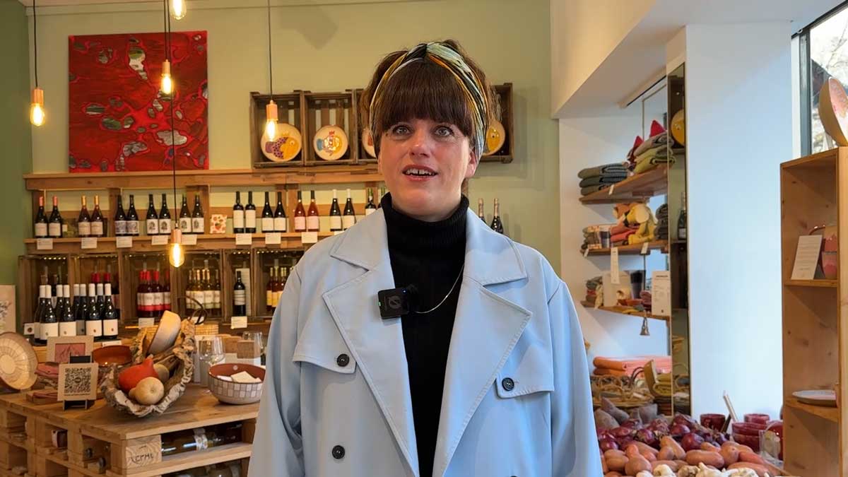 Zufriedene Kundin berichtet vom großen Sortiment des nachhaltigen Ladens.